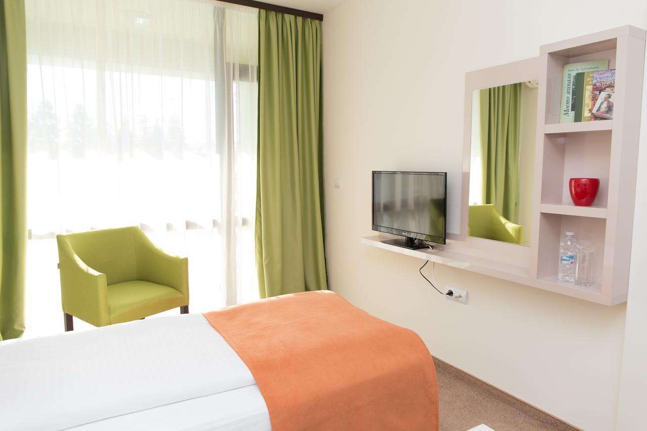 Hotel-Clinic Dr. Gechevi Pavel Banja Exteriör bild