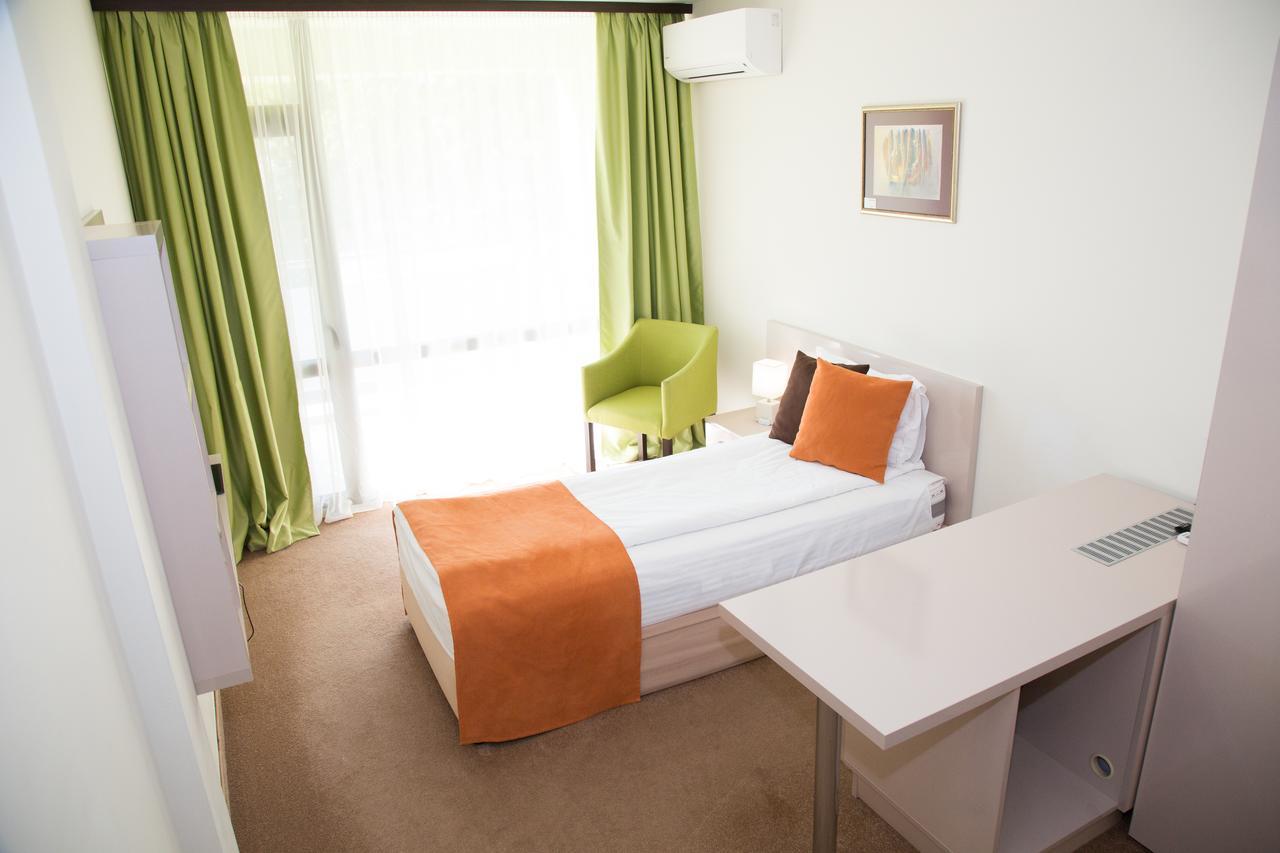 Hotel-Clinic Dr. Gechevi Pavel Banja Exteriör bild